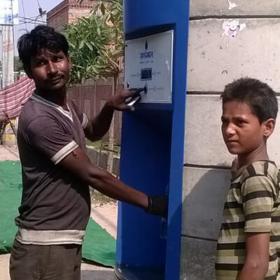 slum-guy-using-water-atm