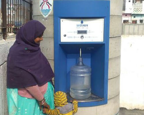 lady-with-water-atm