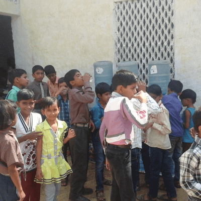 children-drinking-water