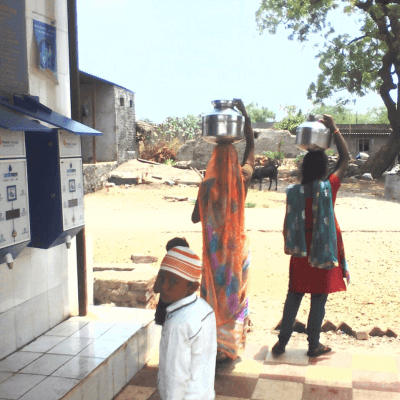 villagers-using-sarvajal-atm