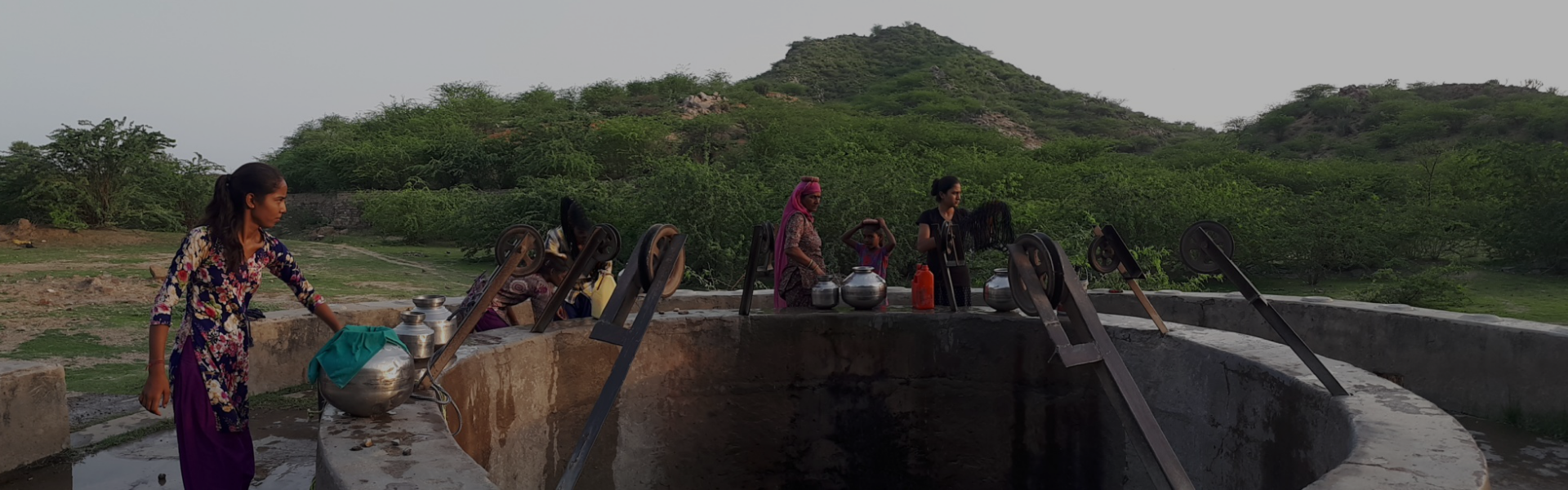 women-pulling-water